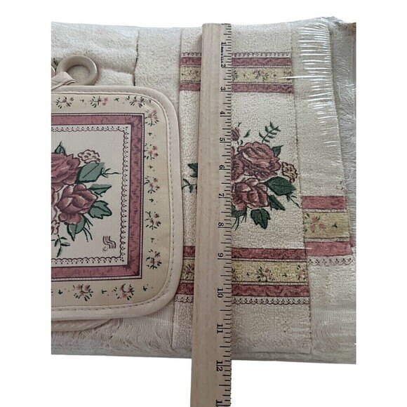 Vintage Stevens Linen Placemats Towel Pot Holder Original Packaging Roses - Picture 6 of 7
